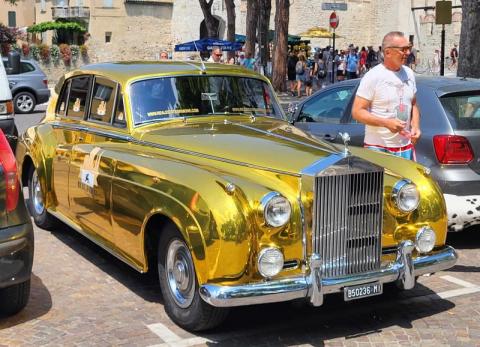 photo of gold Rolls Royce